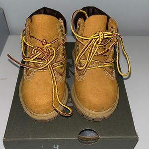 Timberland boots boy/girl size 4C never worn